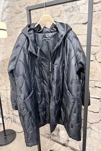 Kischella leichte Steppjacke mit Details Kischella leichte Steppjacke mit Details